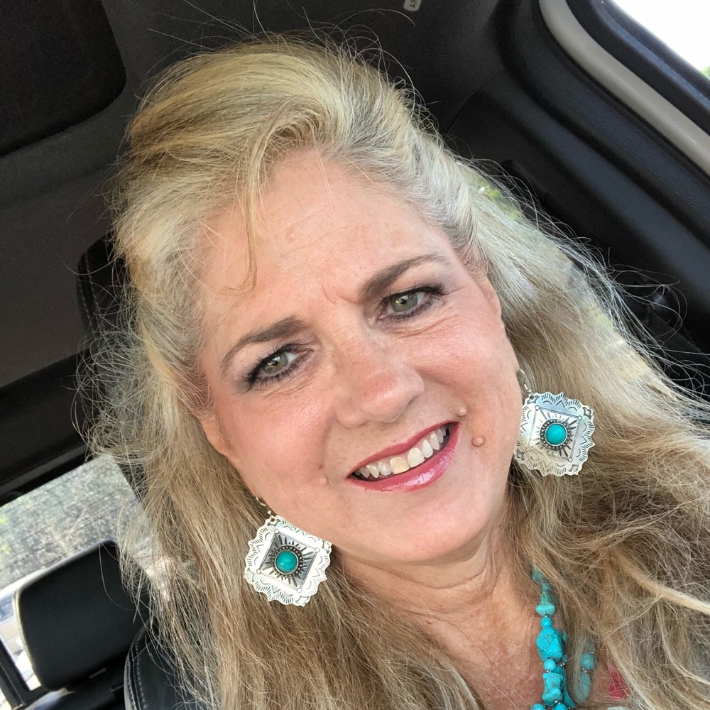 Meet your Posher, Debbie